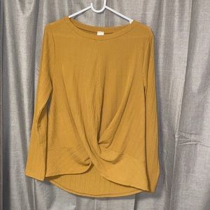 LONG SLEEVE BRAND NEW NO TAGS. Size M